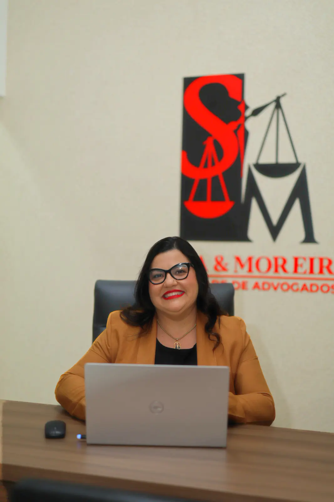 Dra. Edilene Moreira no escritório