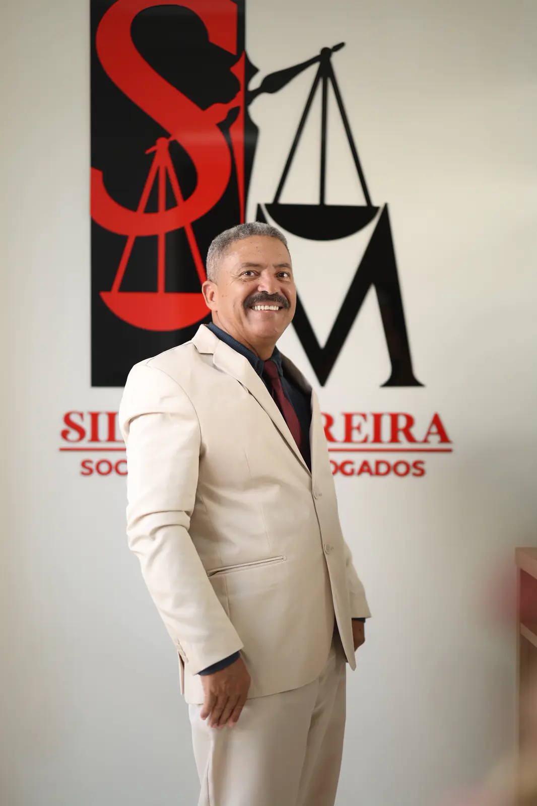 Dr. Edinei Silva Souza, advogado trabalhista em Janaúba/MG